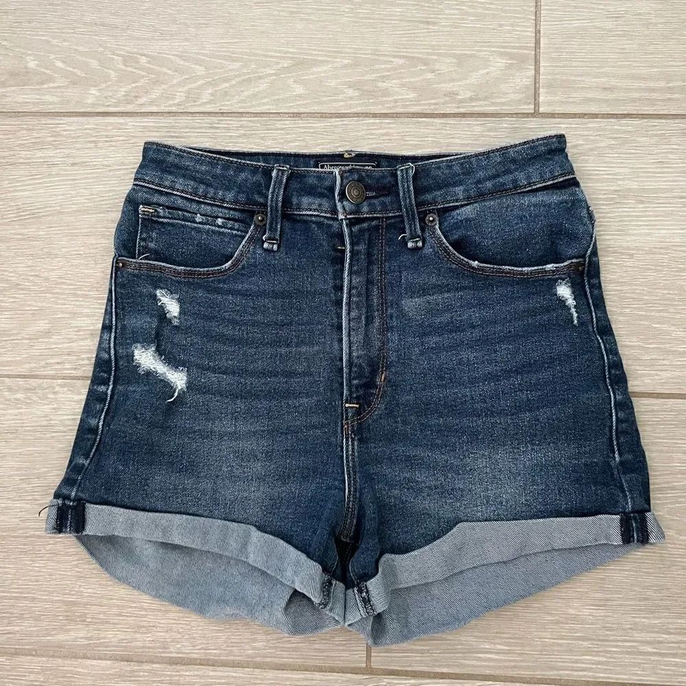 Abercrombie and Fitch Simone High Rise Short size 2 / 26